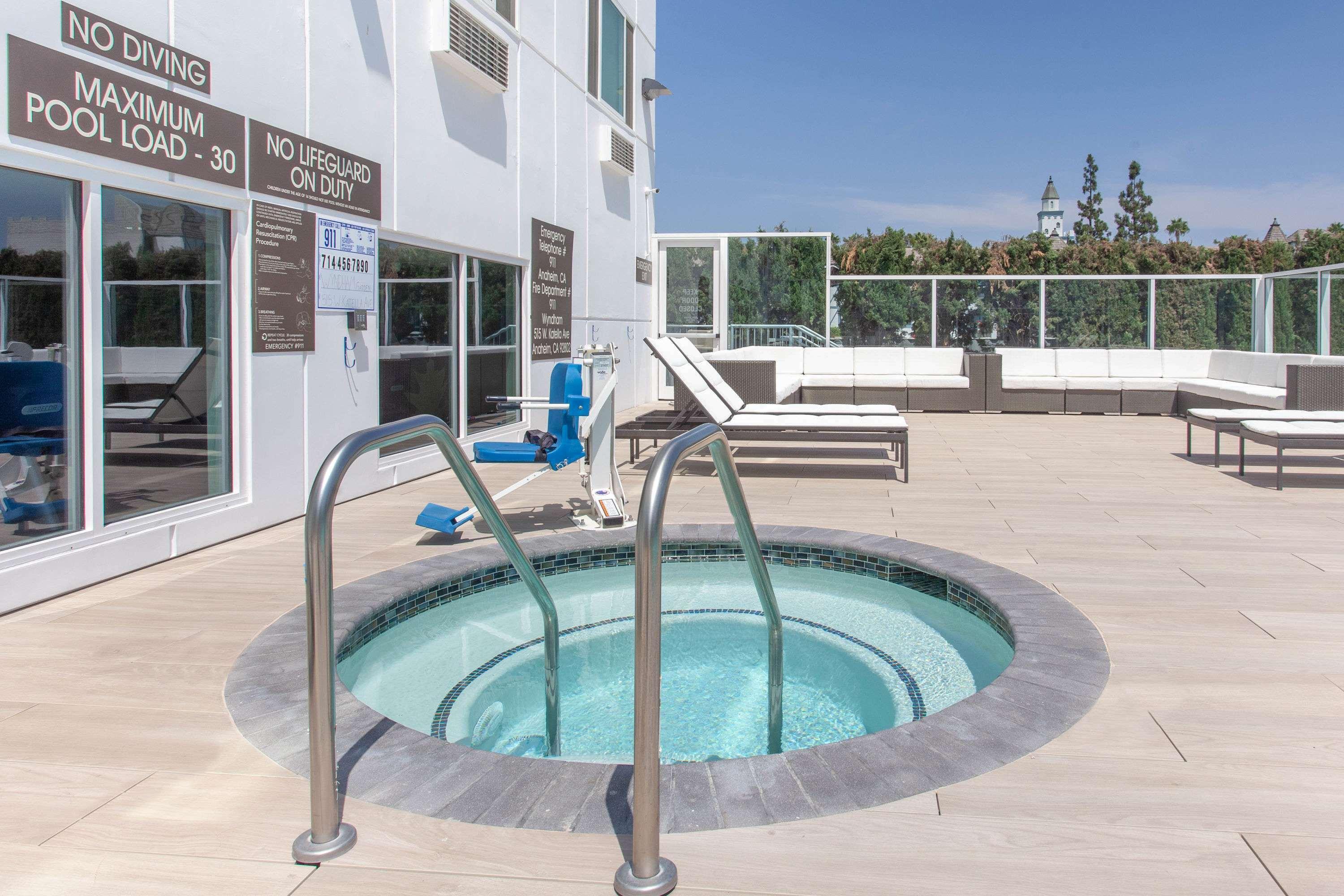 Wyndham Anaheim Hotel Екстериор снимка