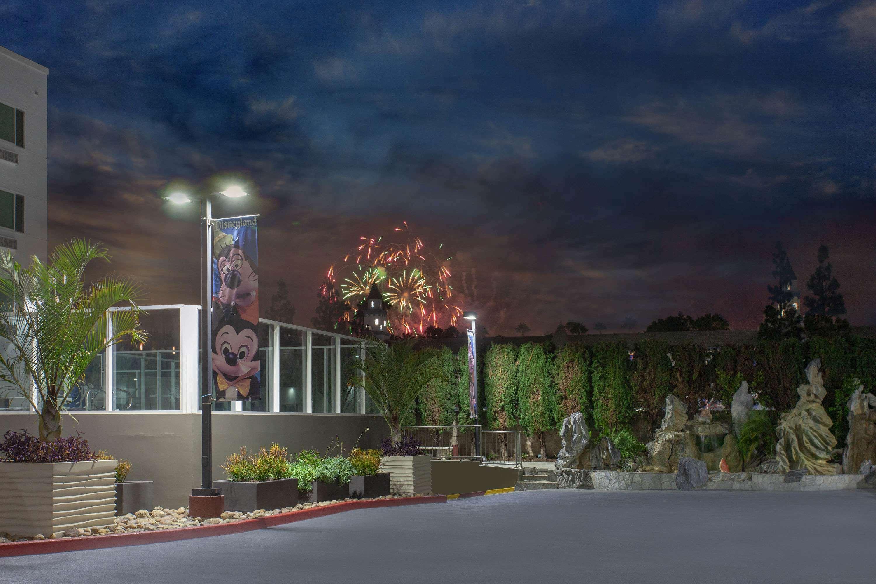 Wyndham Anaheim Hotel Екстериор снимка