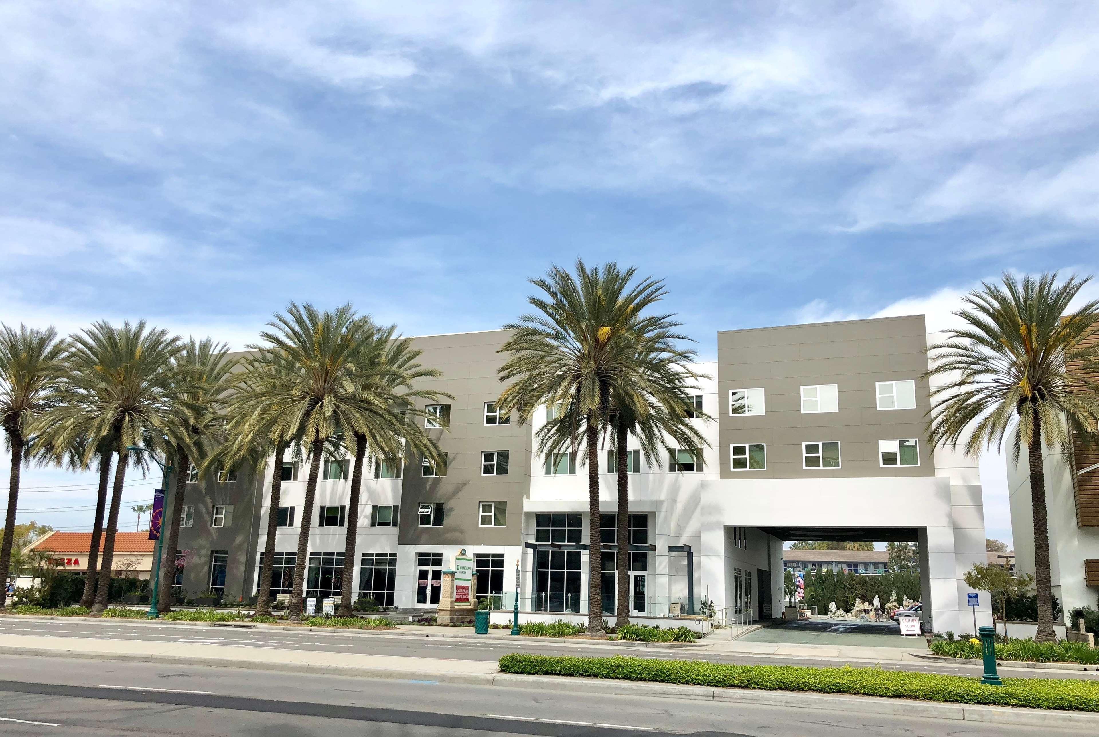 Wyndham Anaheim Hotel Екстериор снимка