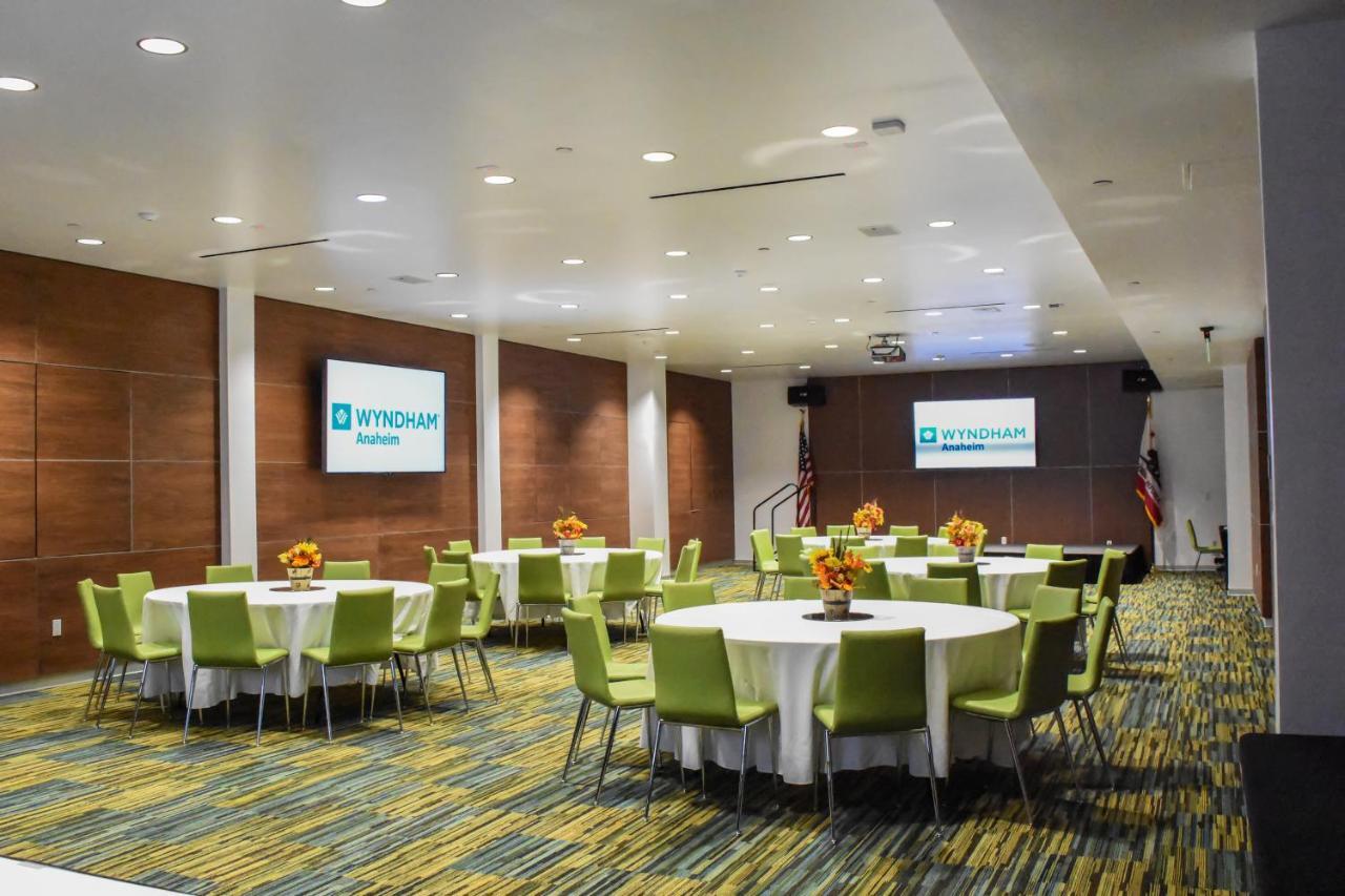Wyndham Anaheim Hotel Екстериор снимка